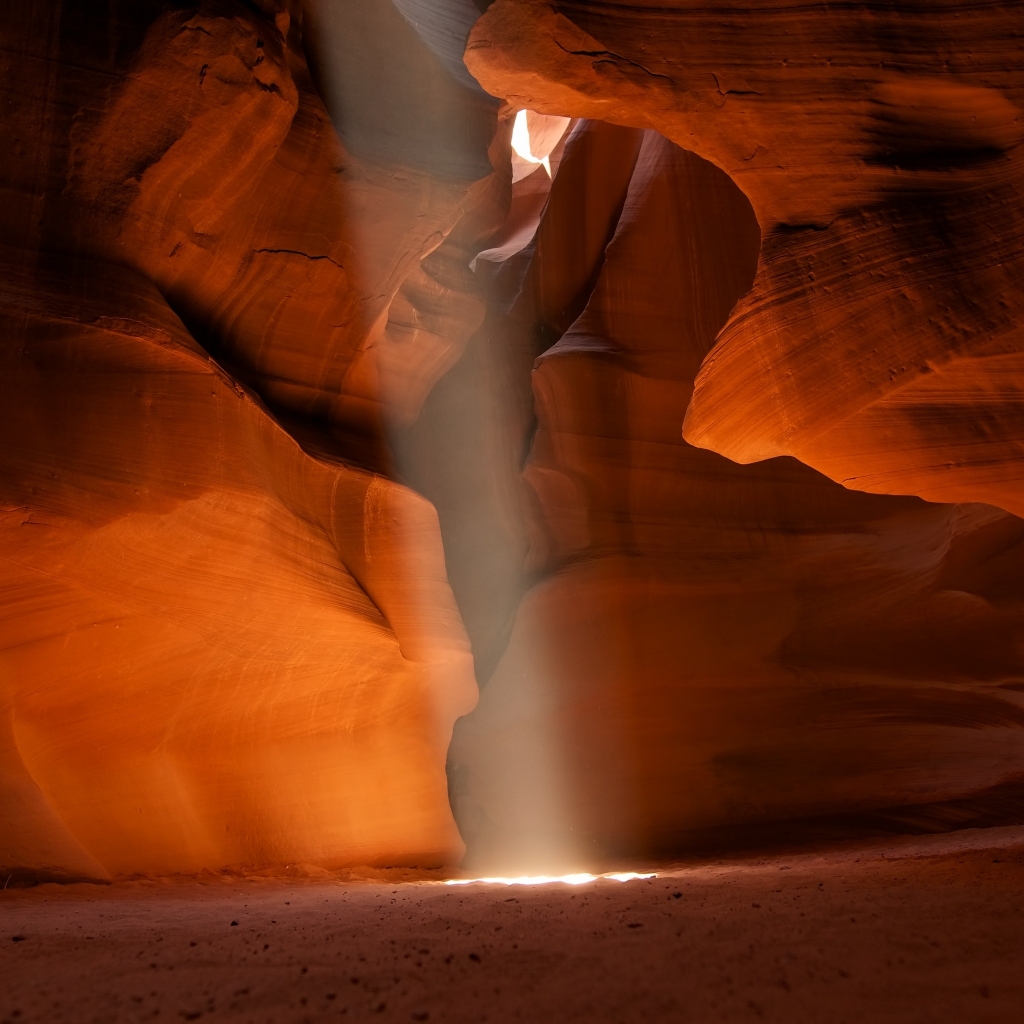 Beautiful Canyon Cave for 1024 x 1024 iPad resolution