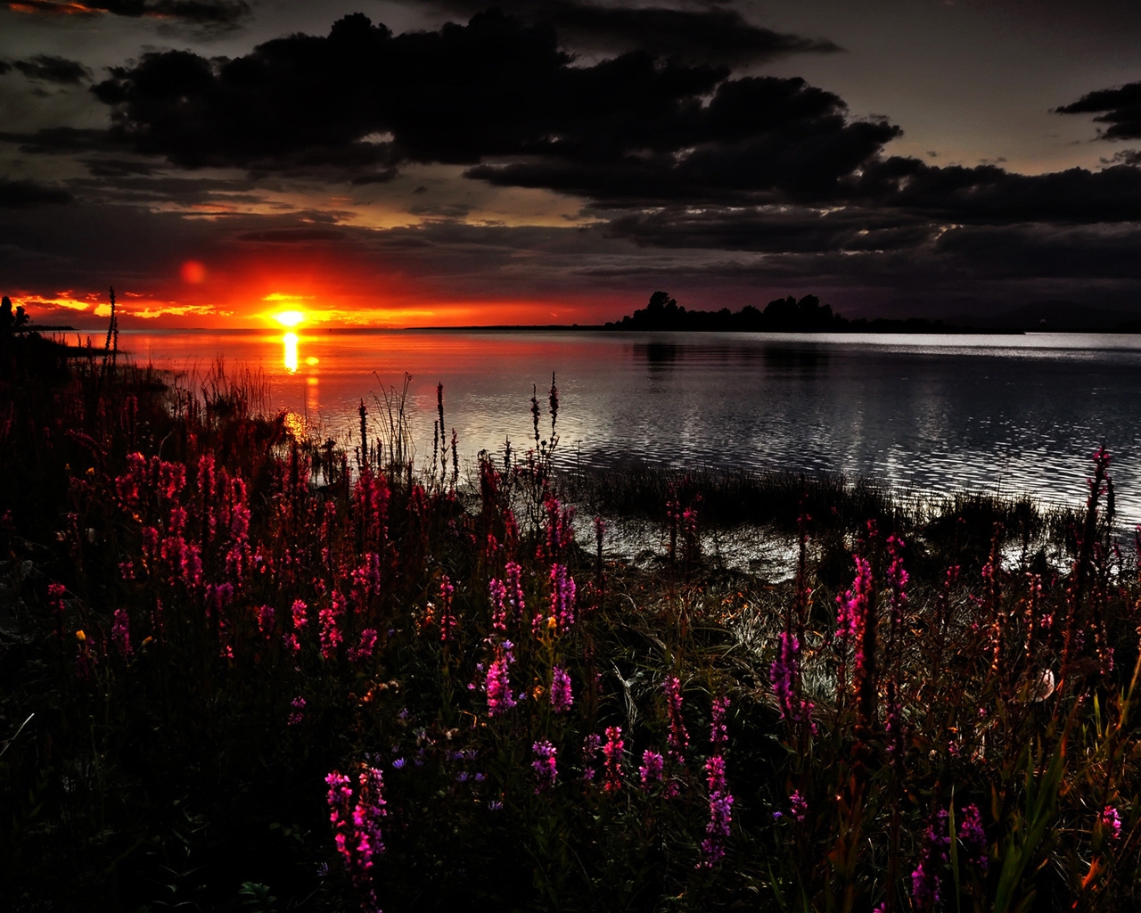 Beautiful Dark Sunset for 1280 x 1024 resolution