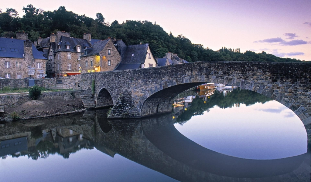 Beautiful Dinan Bretagne for 1024 x 600 widescreen resolution