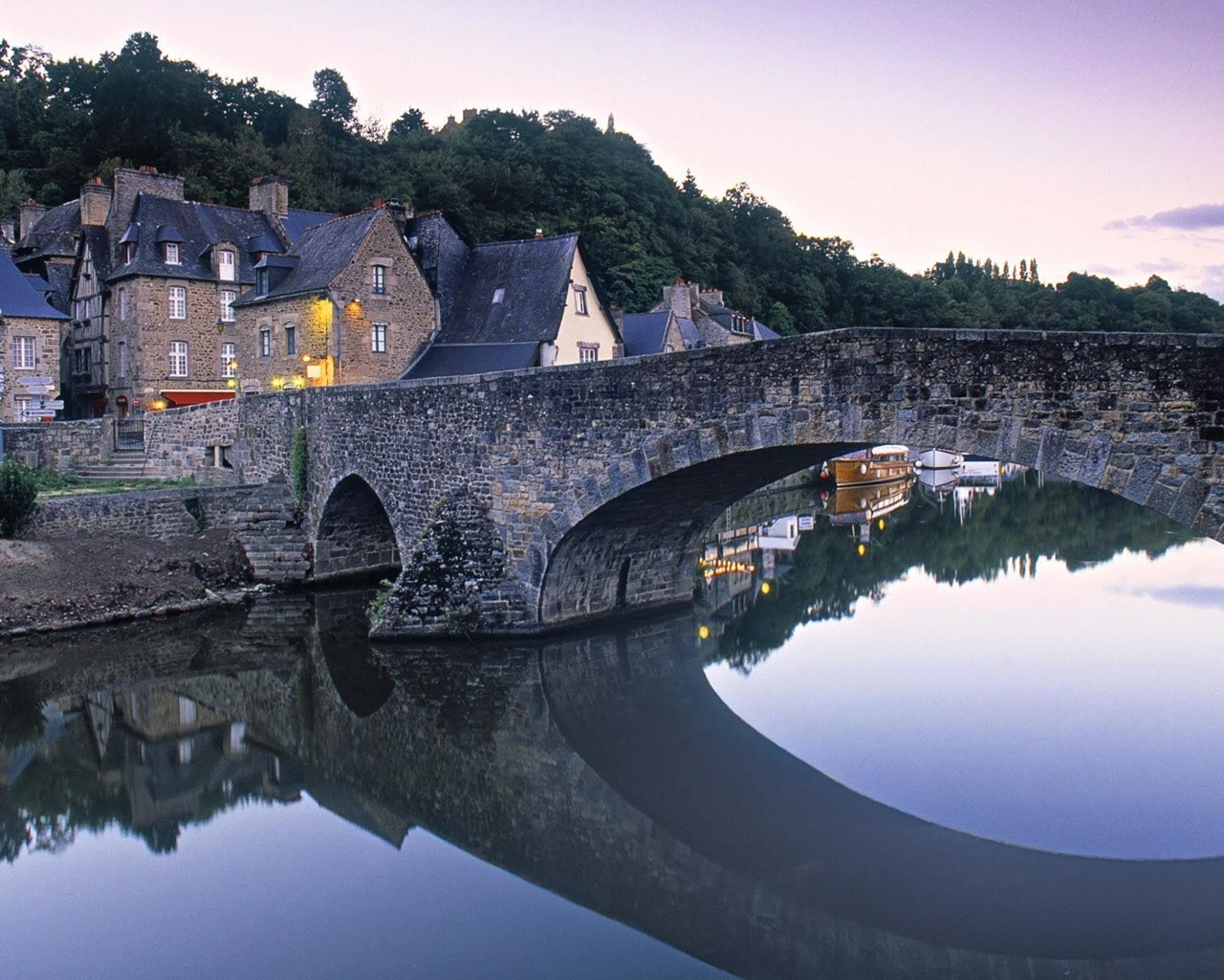 Beautiful Dinan Bretagne for 1280 x 1024 resolution