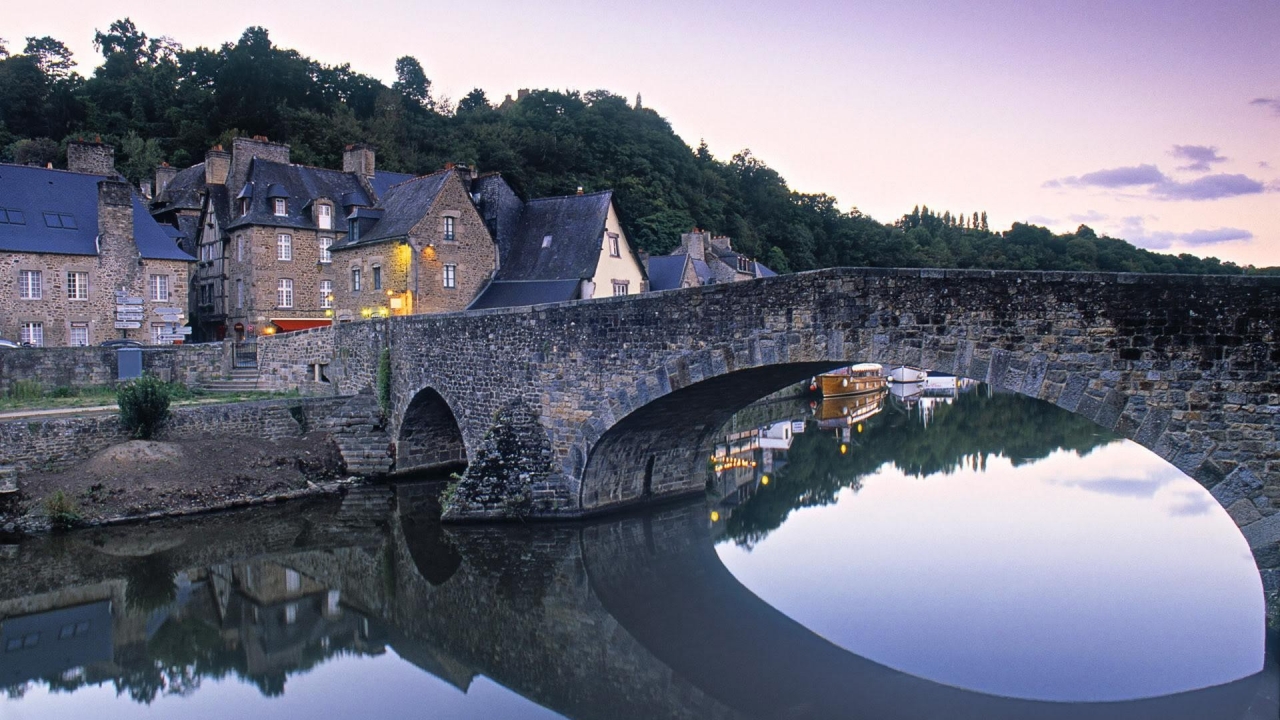 Beautiful Dinan Bretagne for 1280 x 720 HDTV 720p resolution