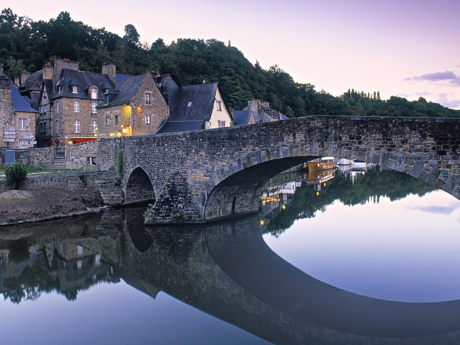 Beautiful Dinan Bretagne for 1600 x 1200 resolution