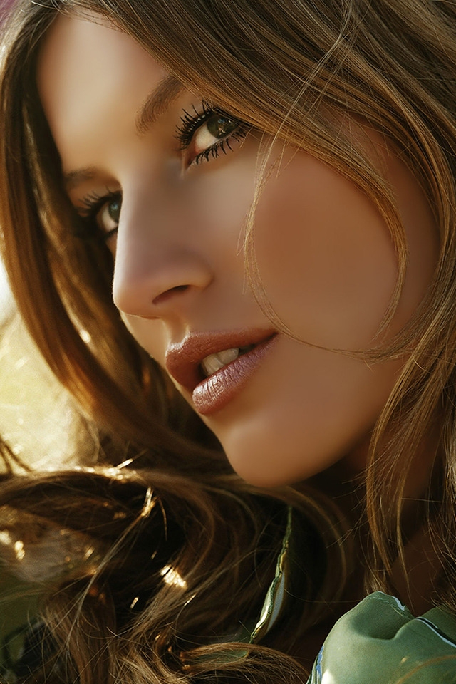 Beautiful Gisele Bundchen for 640 x 960 iPhone 4 resolution