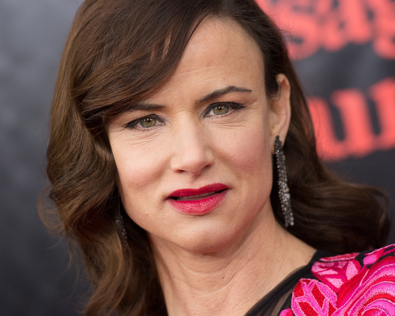 Beautiful Juliette Lewis for 1280 x 1024 resolution