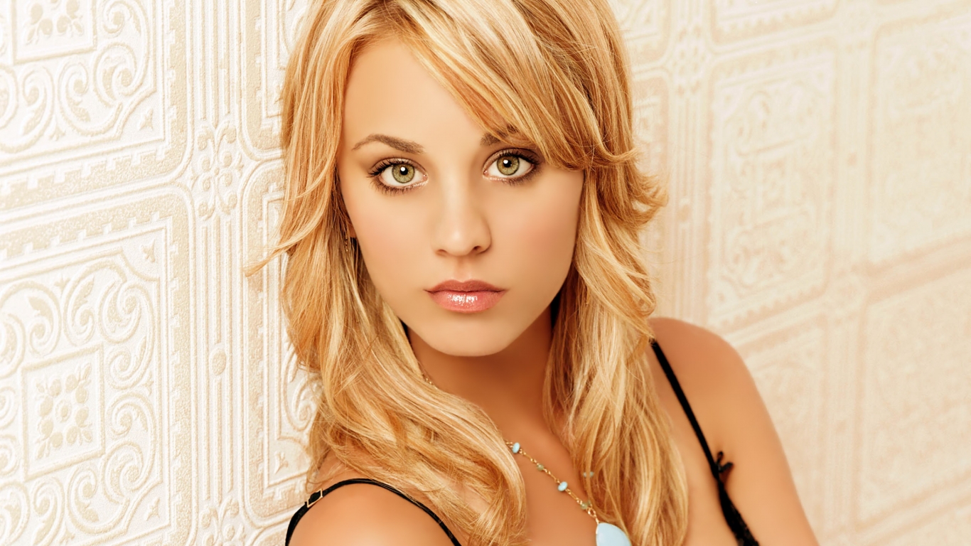 Beautiful Kaley Cuoco for 1366 x 768 HDTV resolution