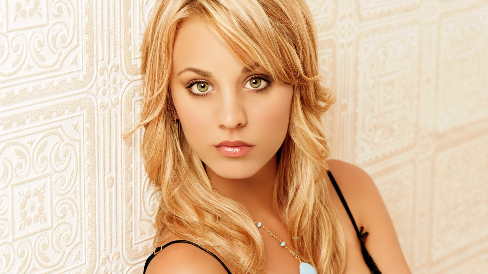 Beautiful Kaley Cuoco for 1920 x 1080 HDTV 1080p resolution