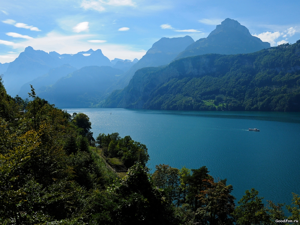Beautiful Mountain Lake for 1024 x 768 resolution