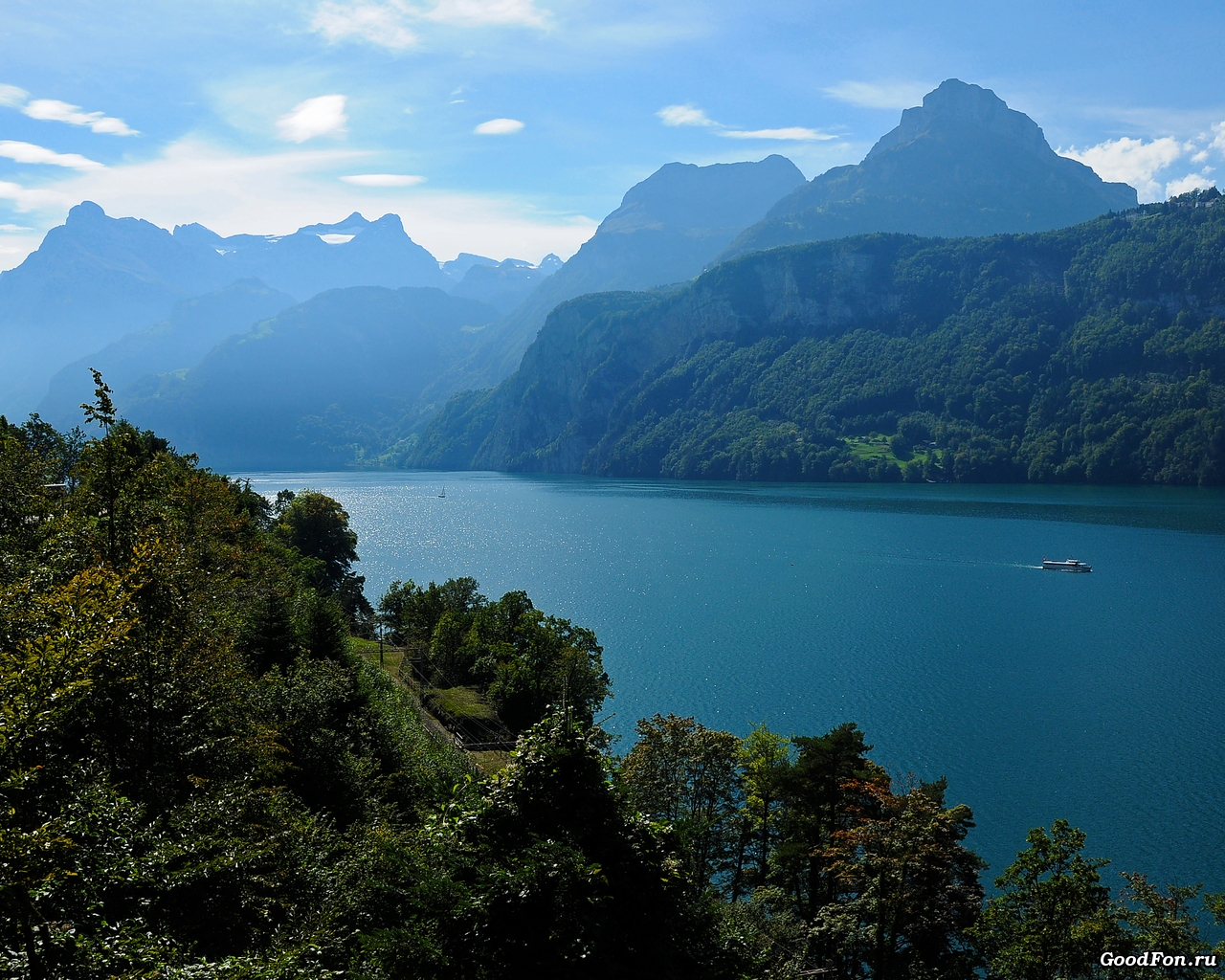 Beautiful Mountain Lake for 1280 x 1024 resolution