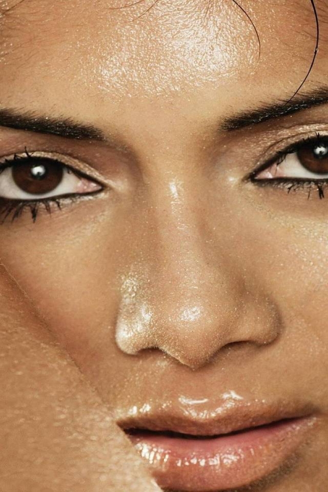 Beautiful Nicole Scherzinger for 640 x 960 iPhone 4 resolution