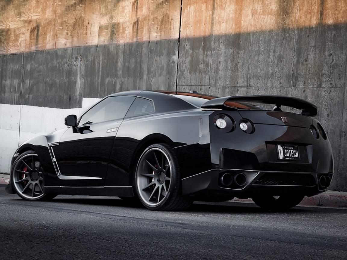 Beautiful Nissan GT-R for 1152 x 864 resolution