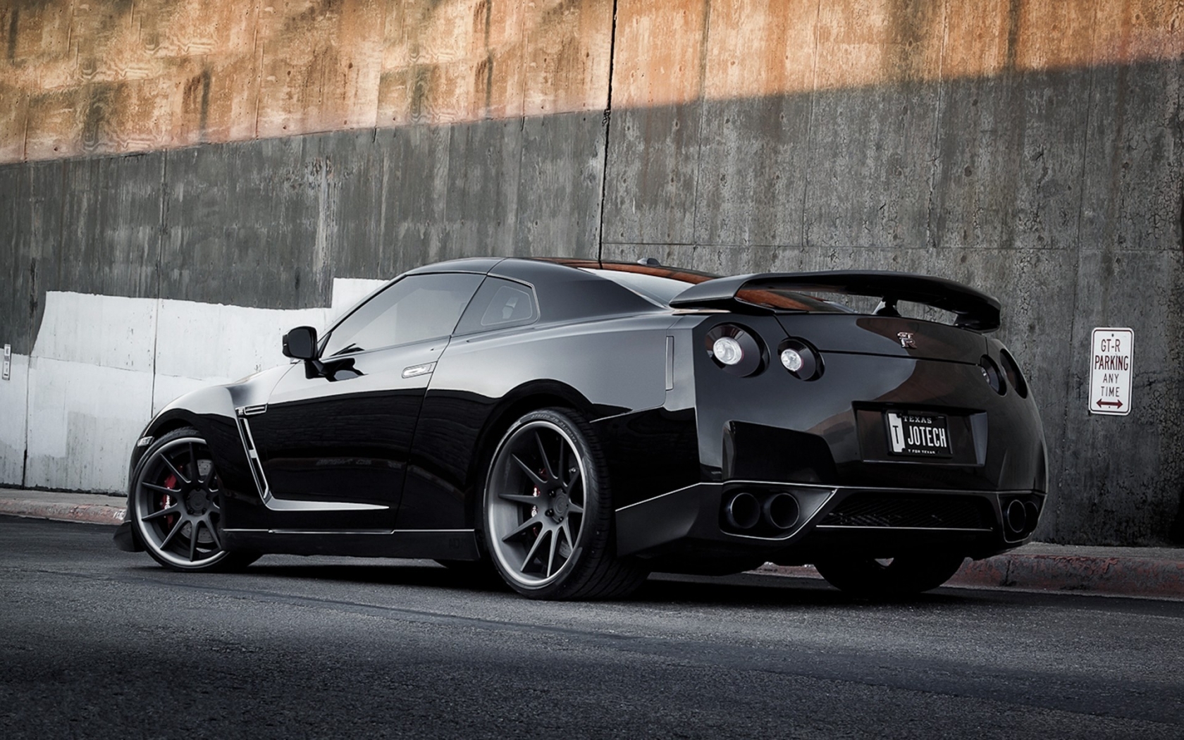 Beautiful Nissan GT-R for 1680 x 1050 widescreen resolution