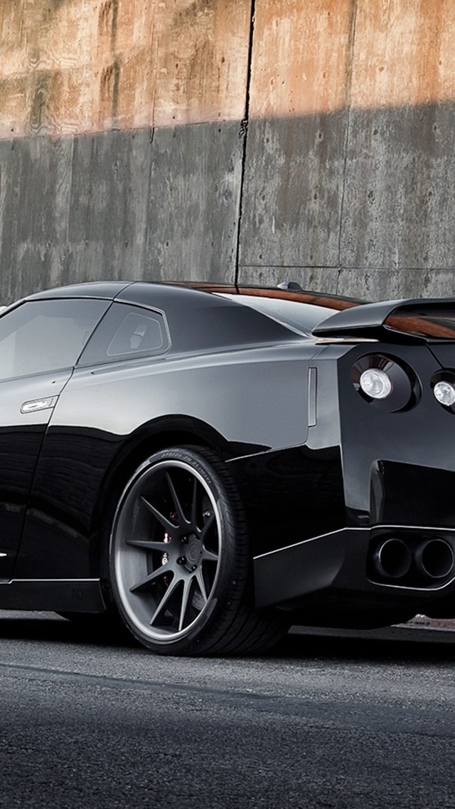 Beautiful Nissan GT-R for 640 x 1136 iPhone 5 resolution