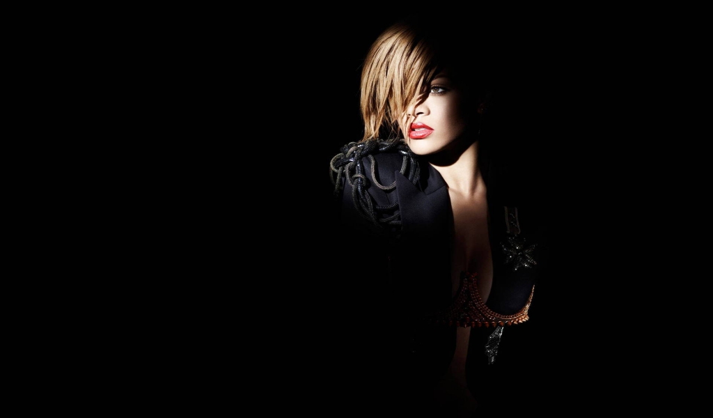 Beautiful Rihanna for 1024 x 600 widescreen resolution