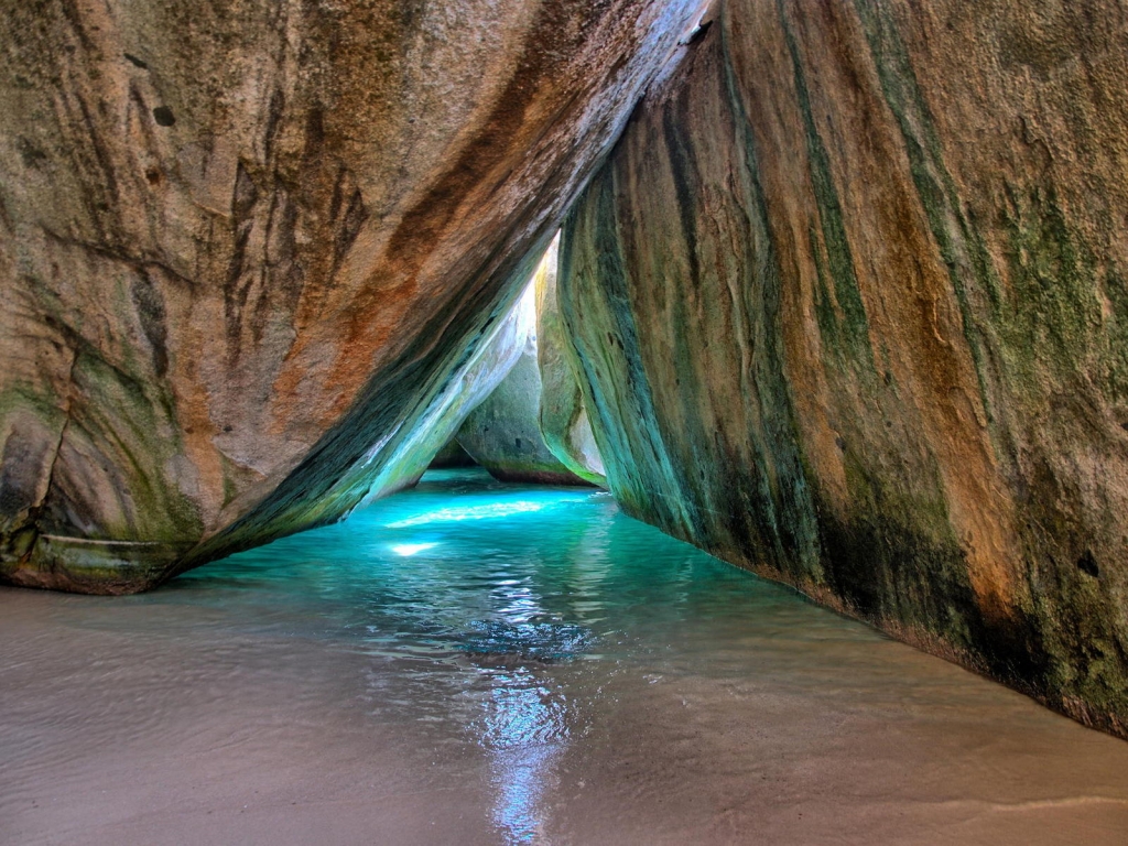 Beautiful Sea Caves for 1024 x 768 resolution