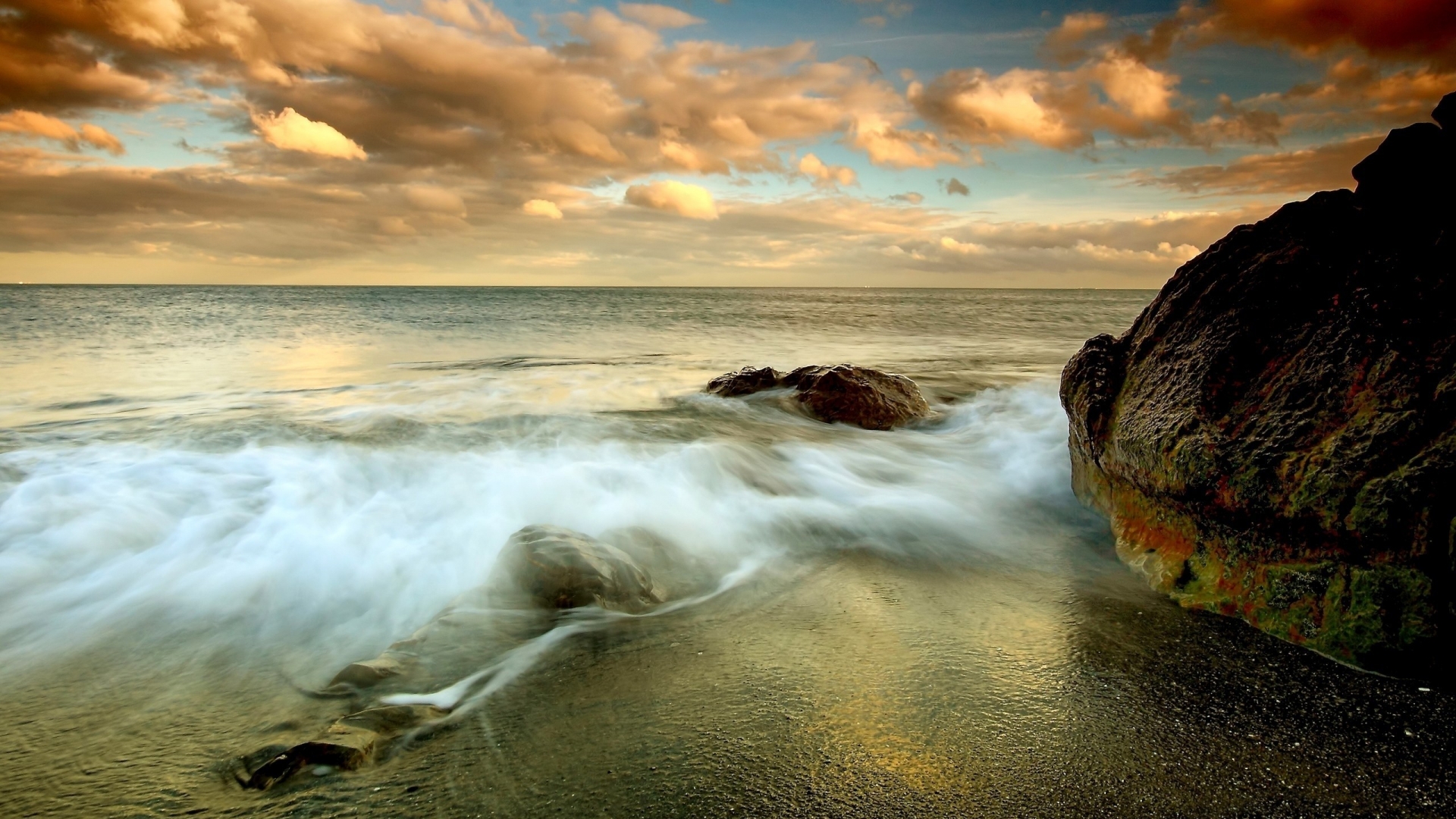 Beautiful Sea Waves for 1920 x 1080 HDTV 1080p resolution