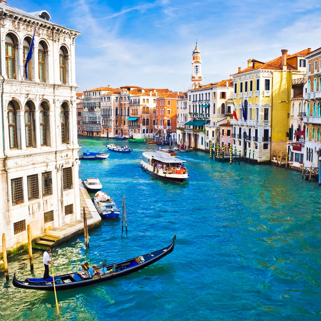 Beautiful Venice Canal for 1024 x 1024 iPad resolution