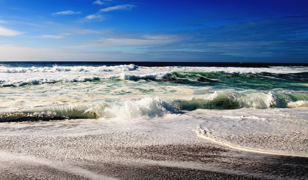 Beautiful Waves for 1024 x 600 widescreen resolution