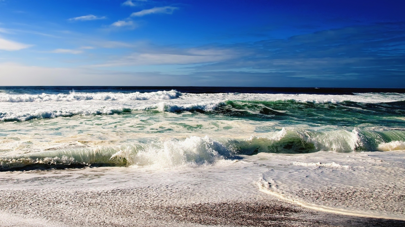 Beautiful Waves for 1366 x 768 HDTV resolution