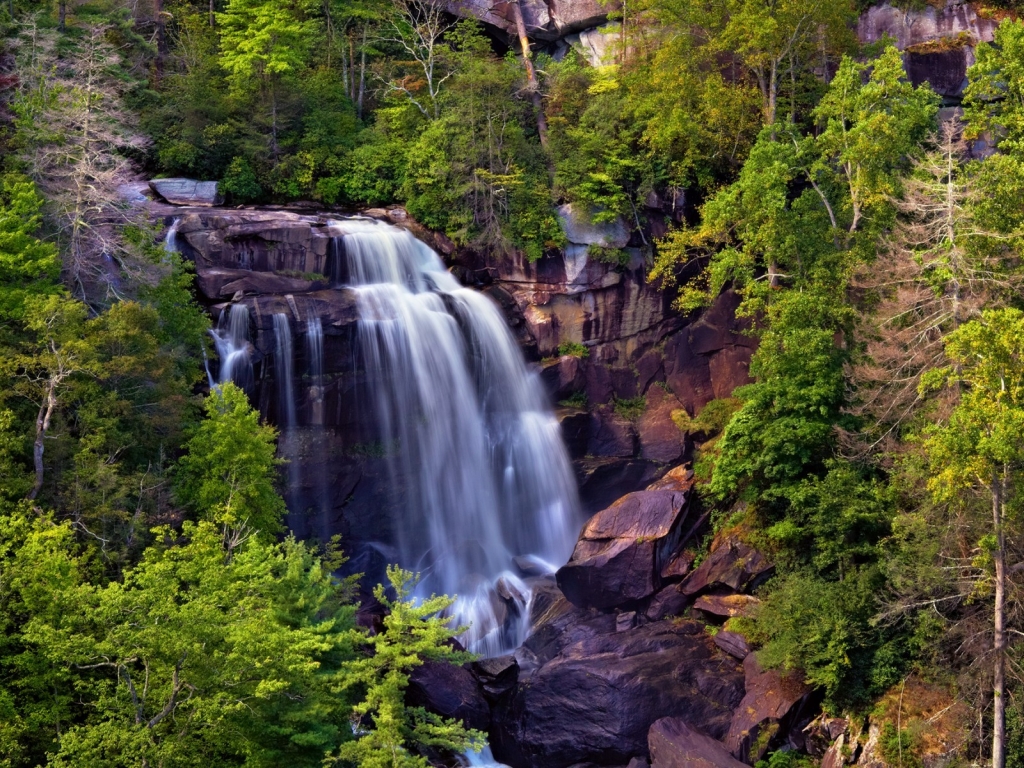 Beautiful White Waterfall for 1024 x 768 resolution