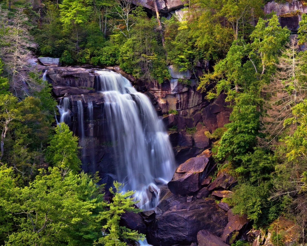 Beautiful White Waterfall for 1280 x 1024 resolution