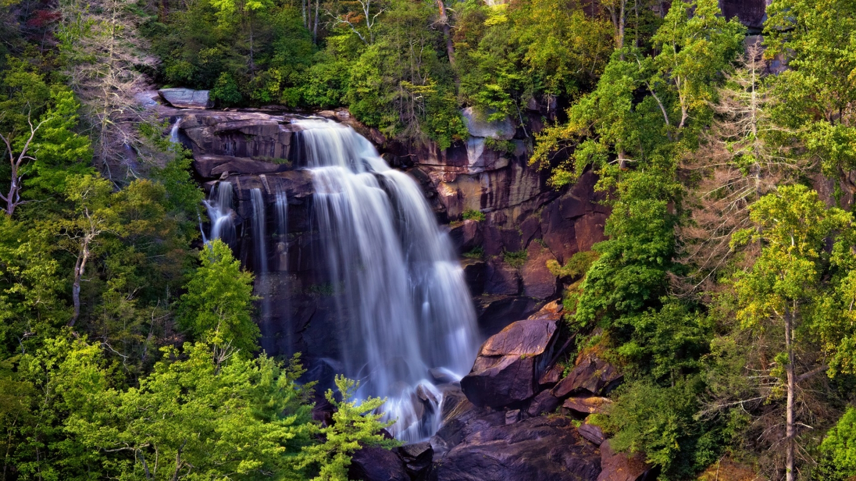 Beautiful White Waterfall for 1680 x 945 HDTV resolution