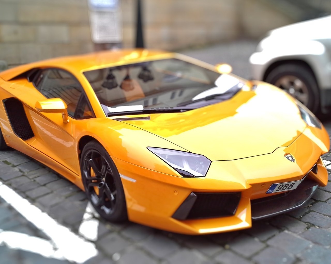 Beautiful Yellow Lamborghini for 1280 x 1024 resolution