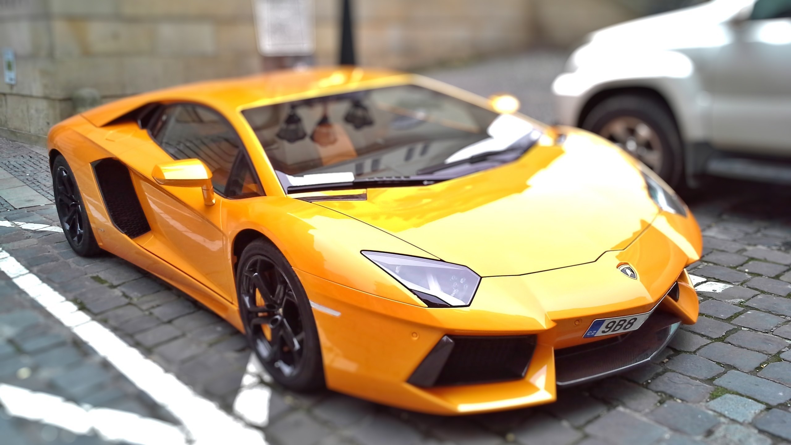 Beautiful Yellow Lamborghini for 2560x1440 HDTV resolution