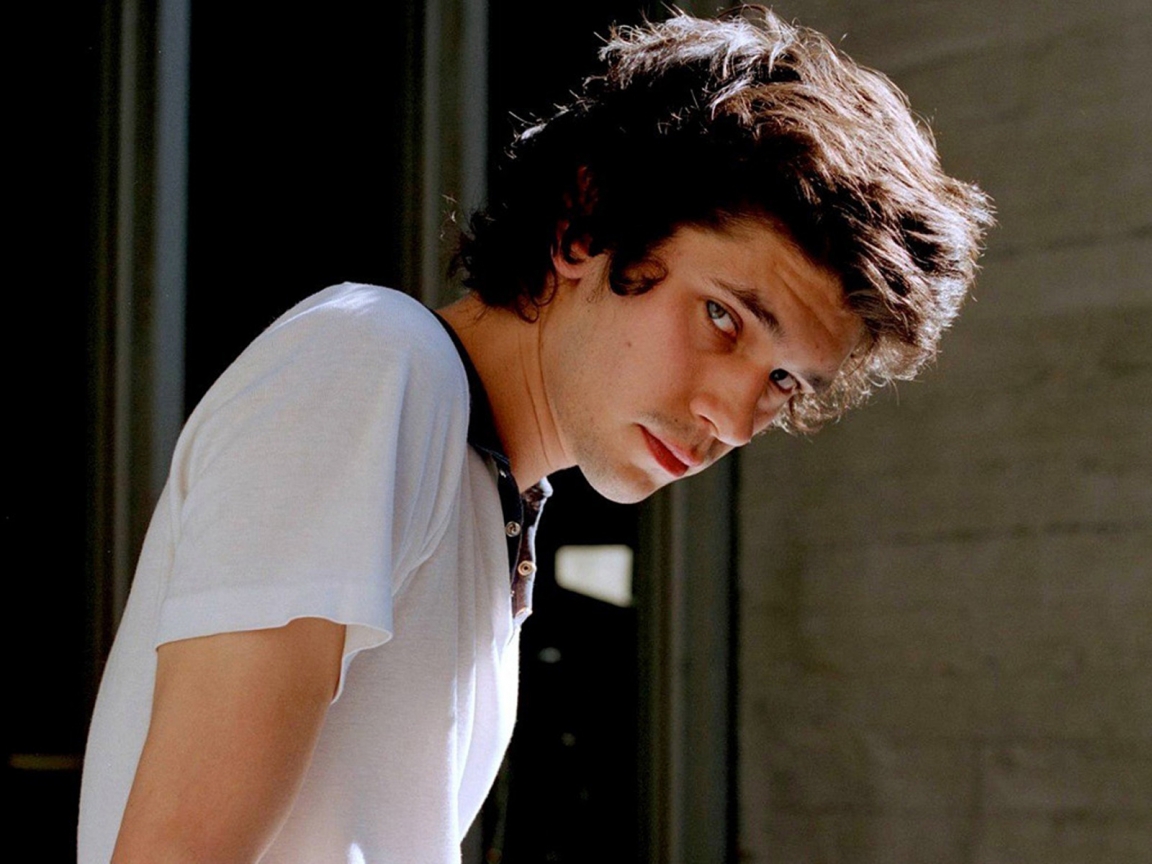 Ben Whishaw for 1152 x 864 resolution