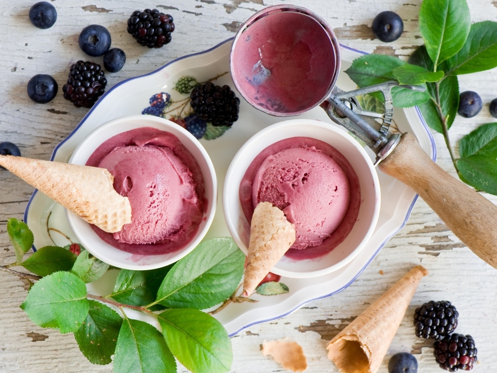 Berries Ice Cream  for 1024 x 768 resolution