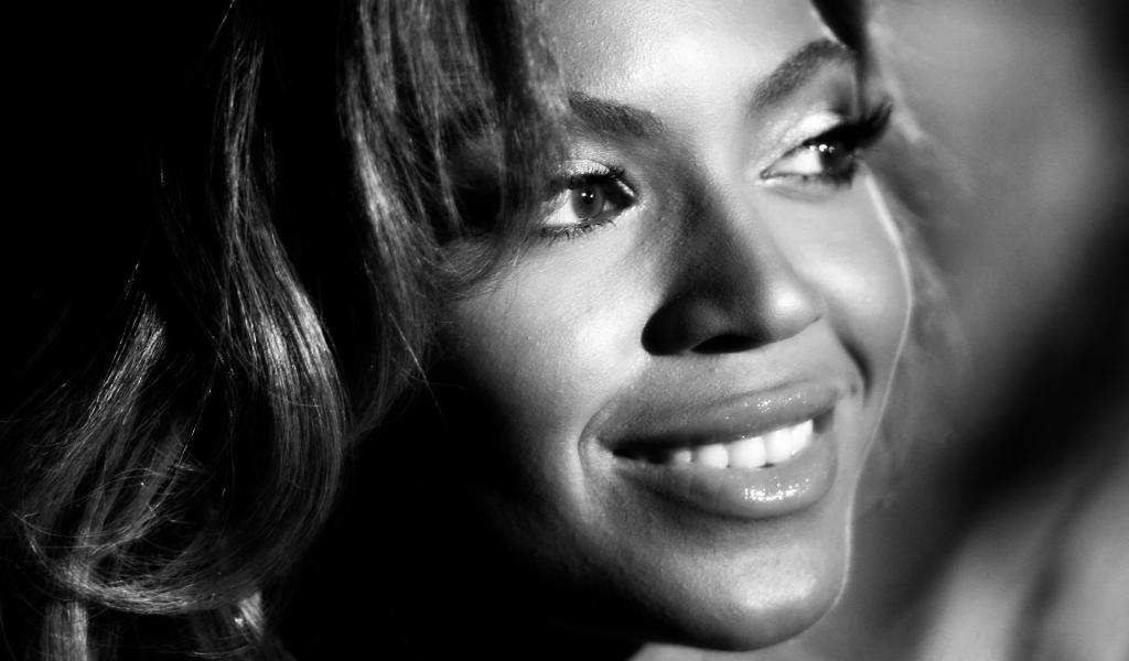 Beyonce Black and White for 1024 x 600 widescreen resolution