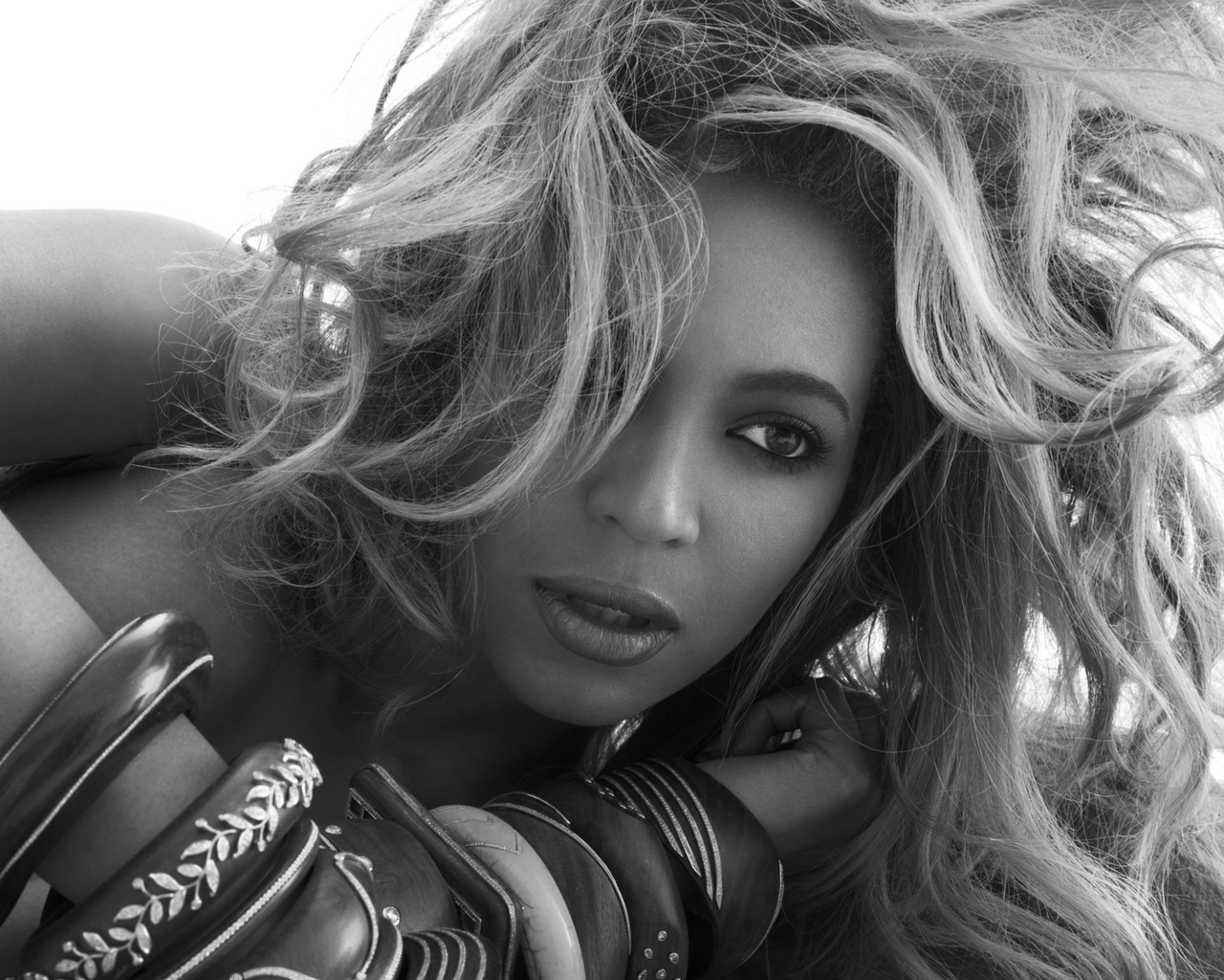 Beyonce Monochrome for 1280 x 1024 resolution