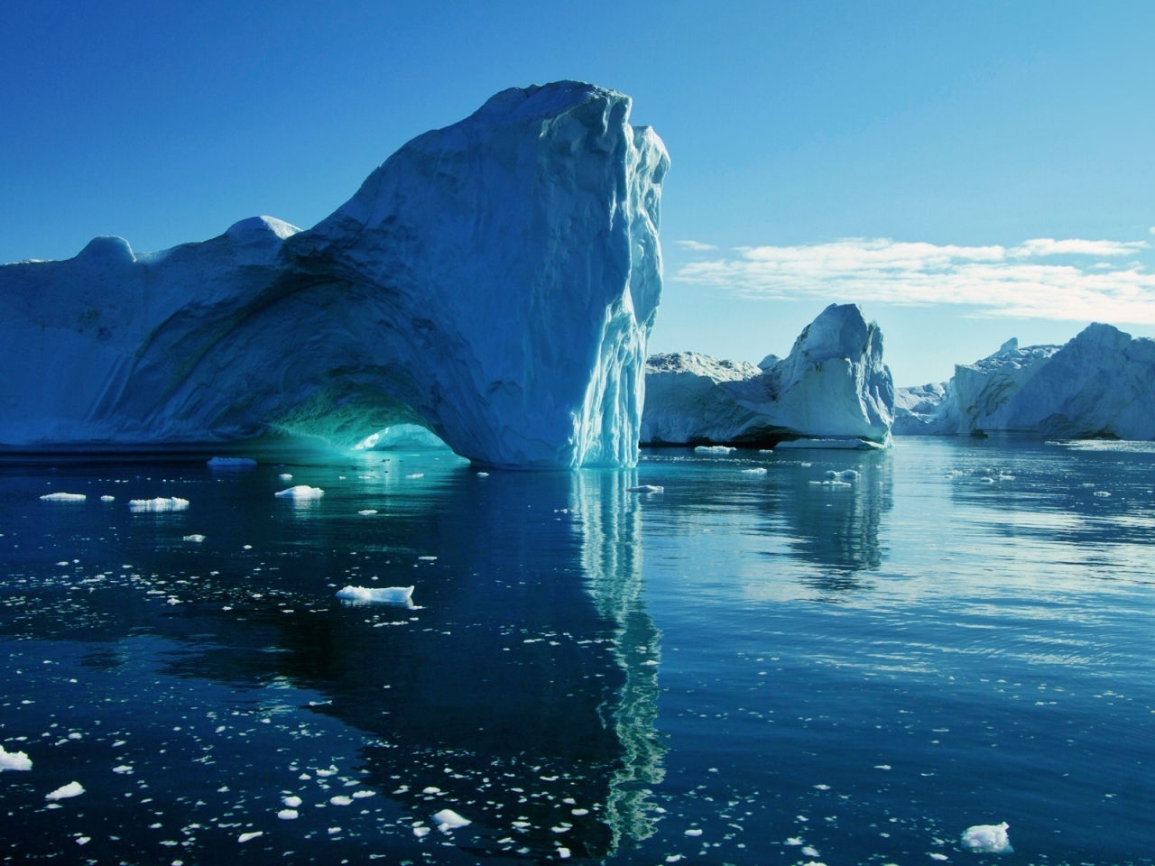Big Blue Icebergs for 1280 x 960 resolution