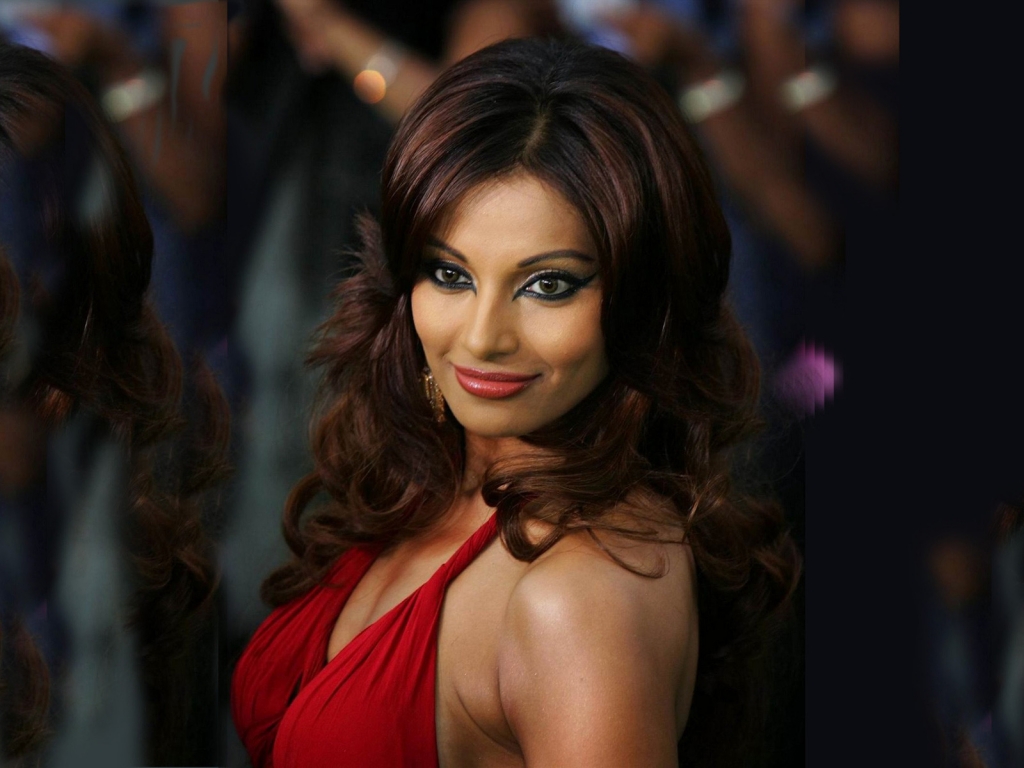 Bipasha Basu in Red for 1024 x 768 resolution