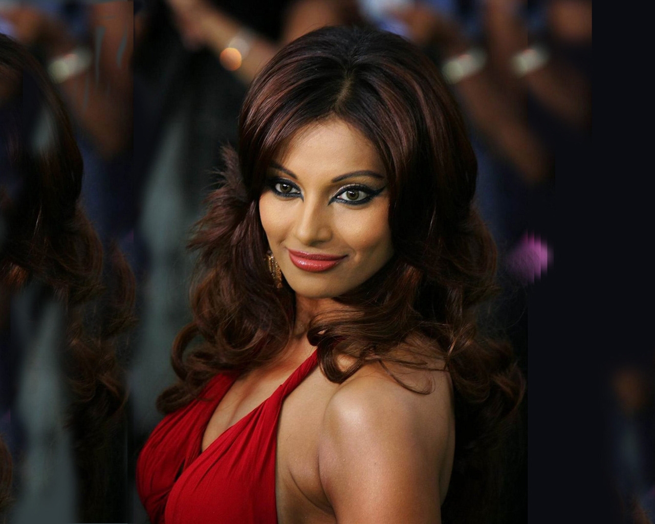 Bipasha Basu in Red for 1280 x 1024 resolution
