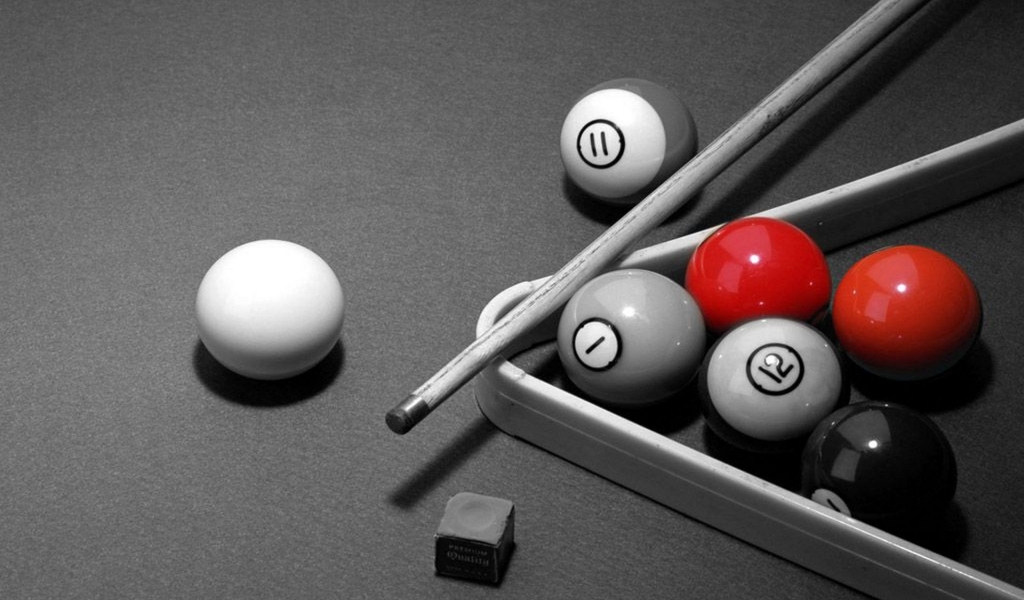 Black & White Pool Table for 1024 x 600 widescreen resolution