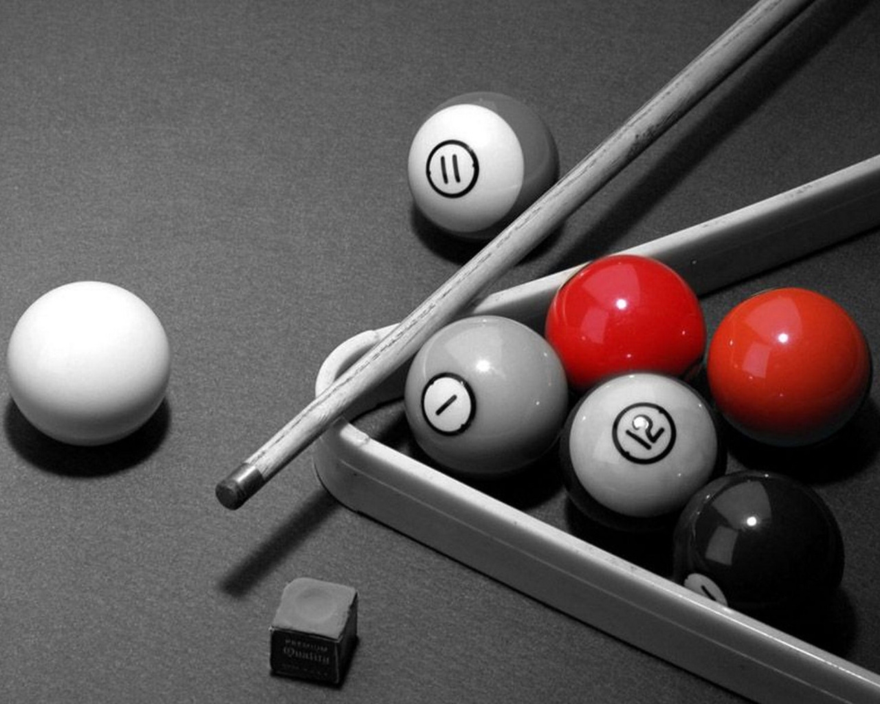 Black & White Pool Table for 1280 x 1024 resolution