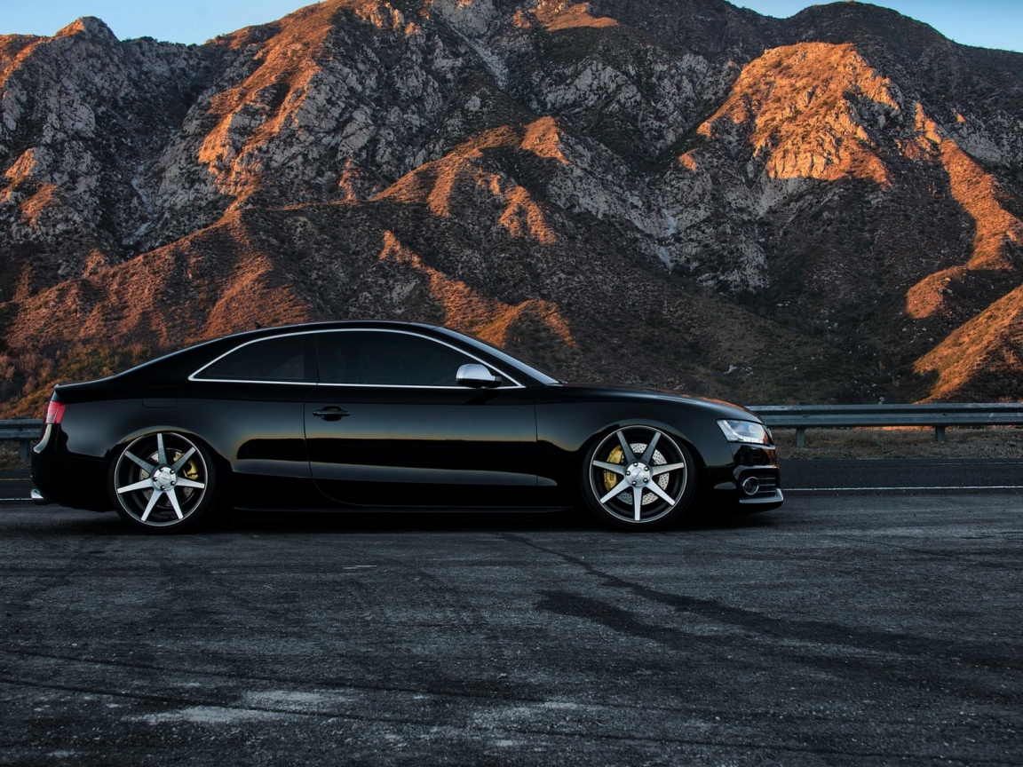 Black Audi RS5 for 1152 x 864 resolution