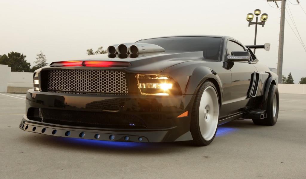 Black Ford Mustang for 1024 x 600 widescreen resolution