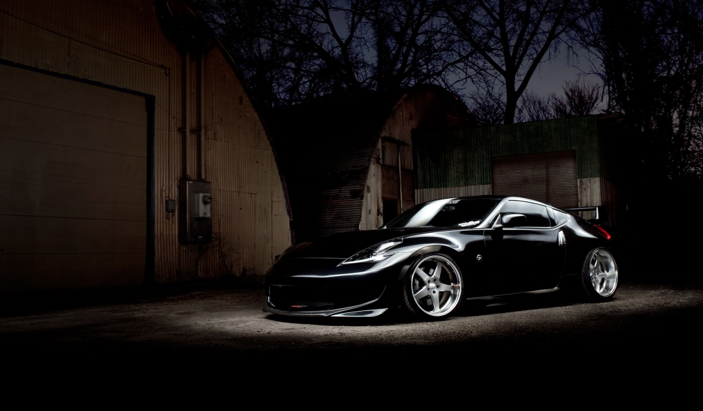 Black Nissan 370Z for 1024 x 600 widescreen resolution