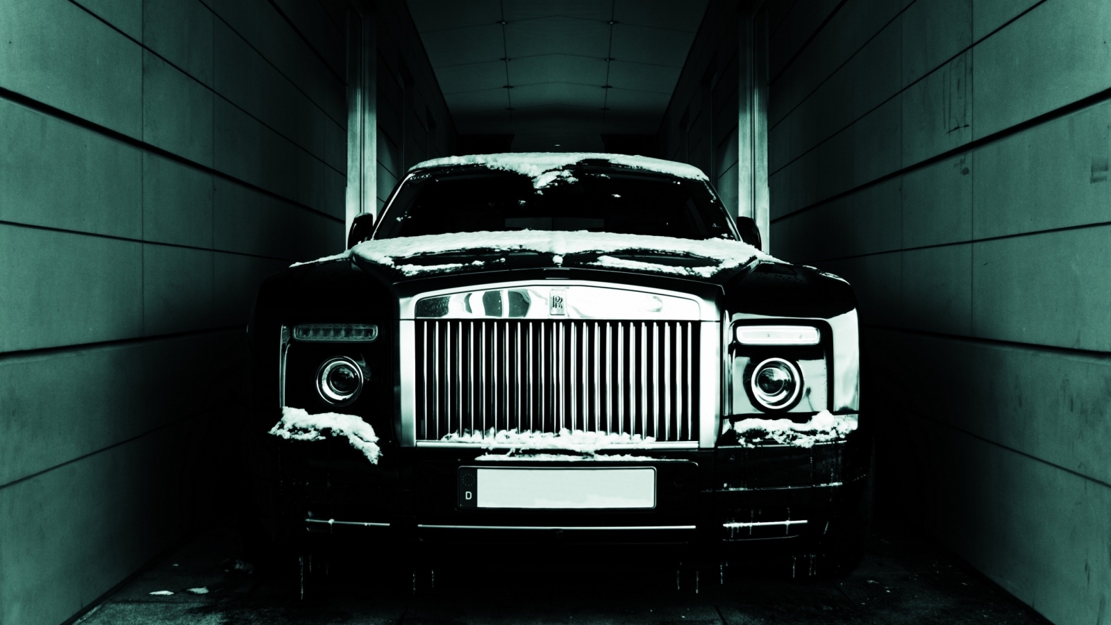 Black Rolls Royce Phantom Coupe for 1600 x 900 HDTV resolution