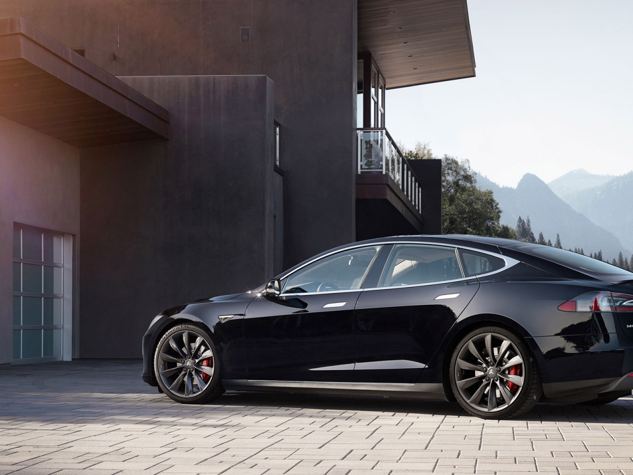 Black Tesla Model S 2015 for 1280 x 960 resolution
