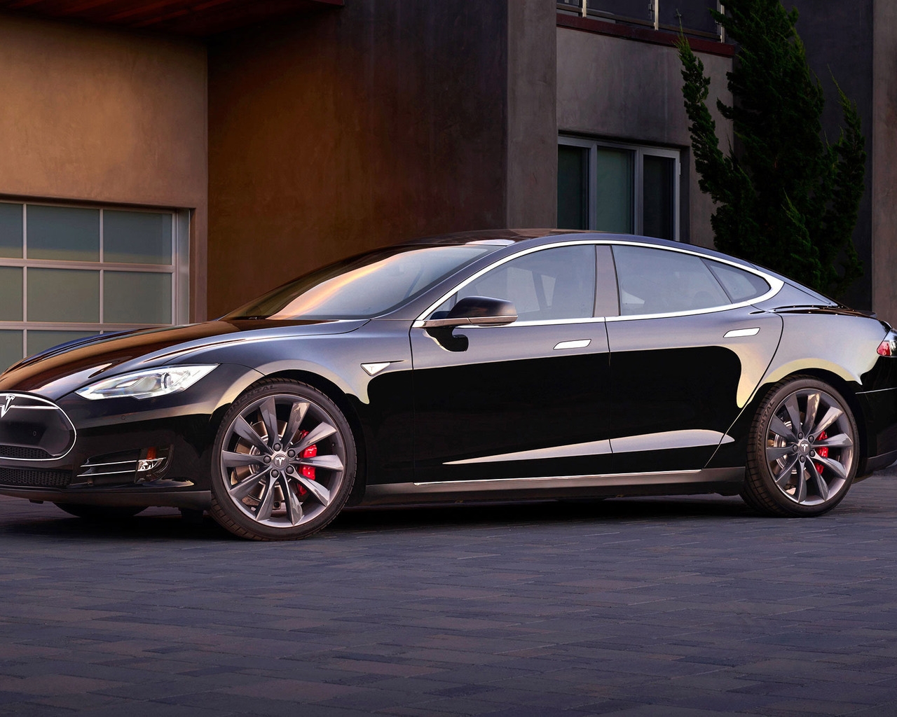 Black Tesla Model S Dual Motor for 1280 x 1024 resolution