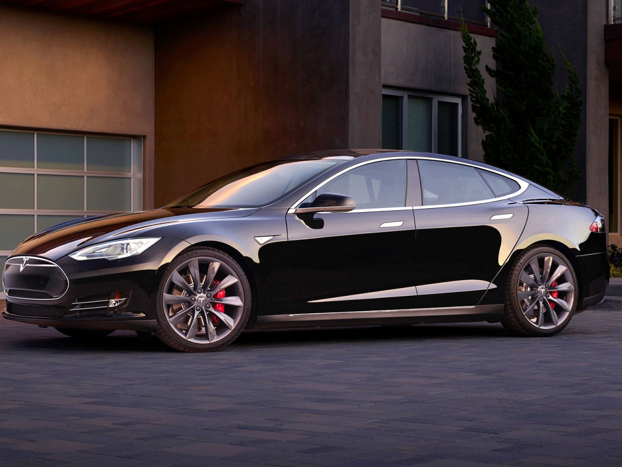 Black Tesla Model S Dual Motor for 1280 x 960 resolution