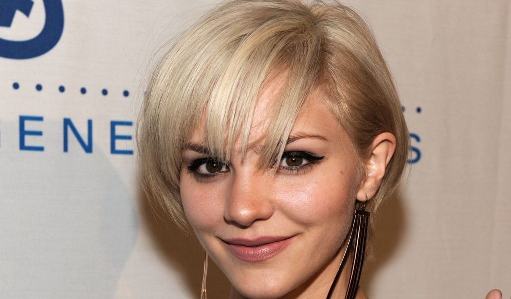 Blonde Katharine McPhee for 1024 x 600 widescreen resolution