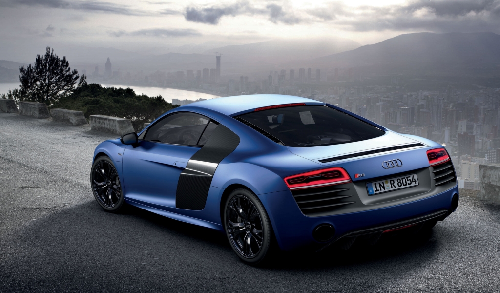 Blue Audi R8 2013 for 1024 x 600 widescreen resolution