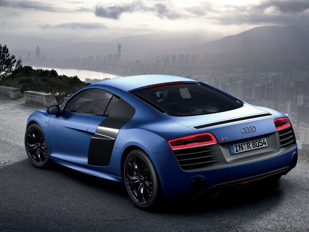 Blue Audi R8 2013 for 1024 x 768 resolution