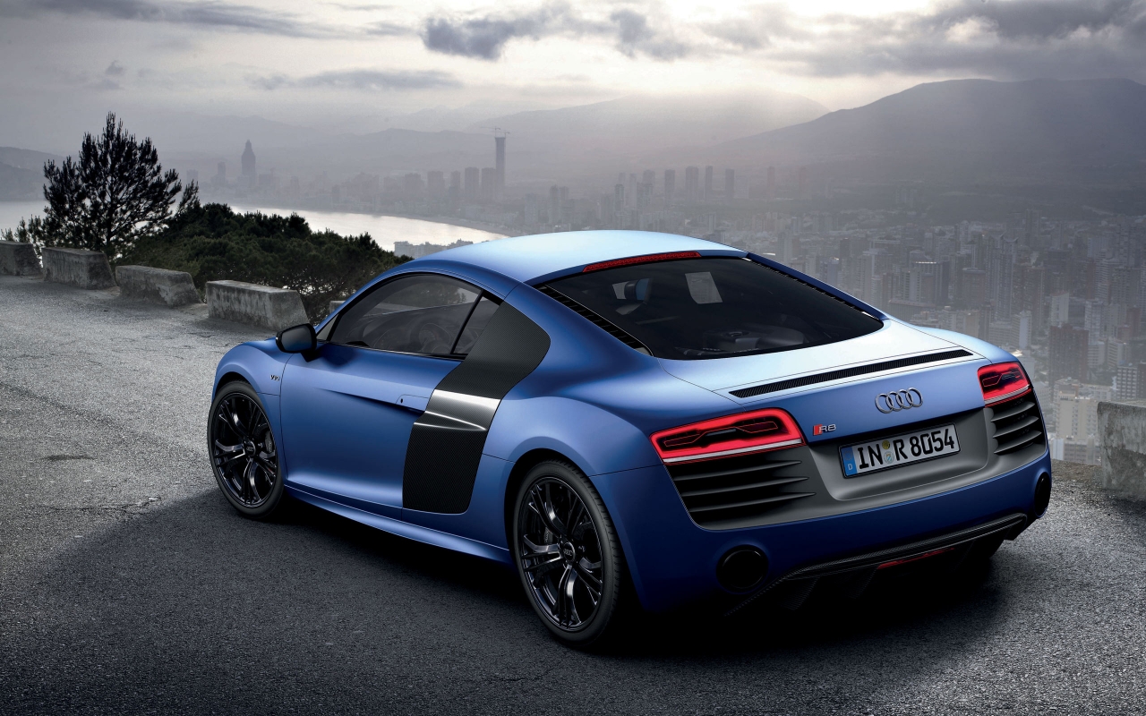 Blue Audi R8 2013 for 1280 x 800 widescreen resolution