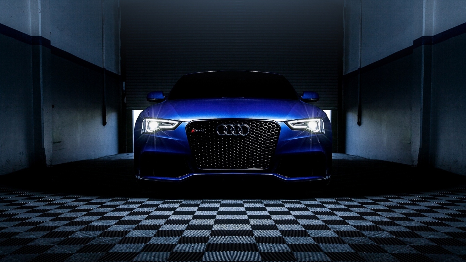 Blue Audi RS5 for 1600 x 900 HDTV resolution