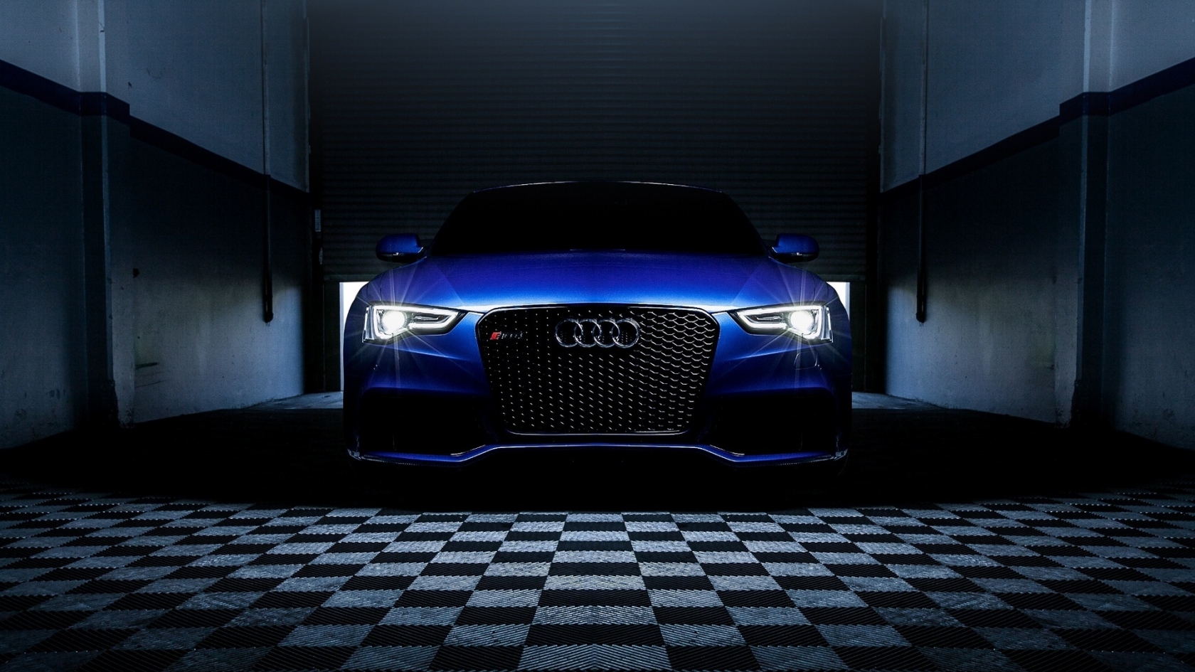 Blue Audi RS5 for 1680 x 945 HDTV resolution