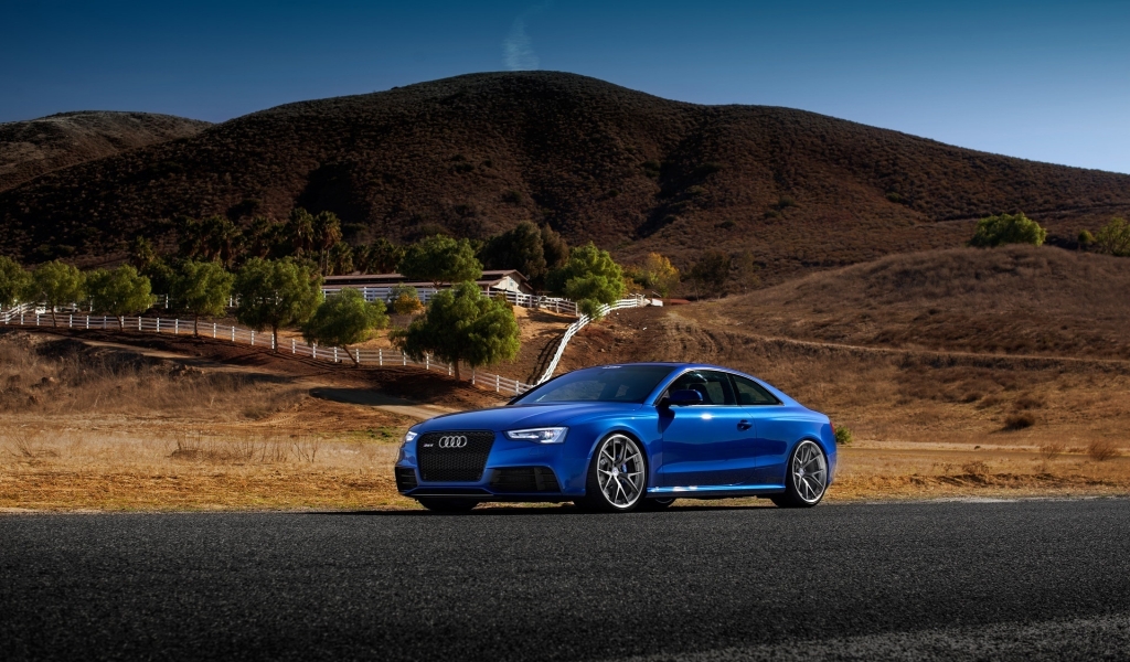 Blue Audi RS5 Sport Car for 1024 x 600 widescreen resolution
